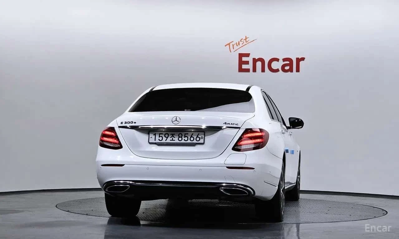 Mercedes-Benz E 300 * E300e 4MATIC Exclusive * , снимка 4 - Автомобили и джипове - 56735401