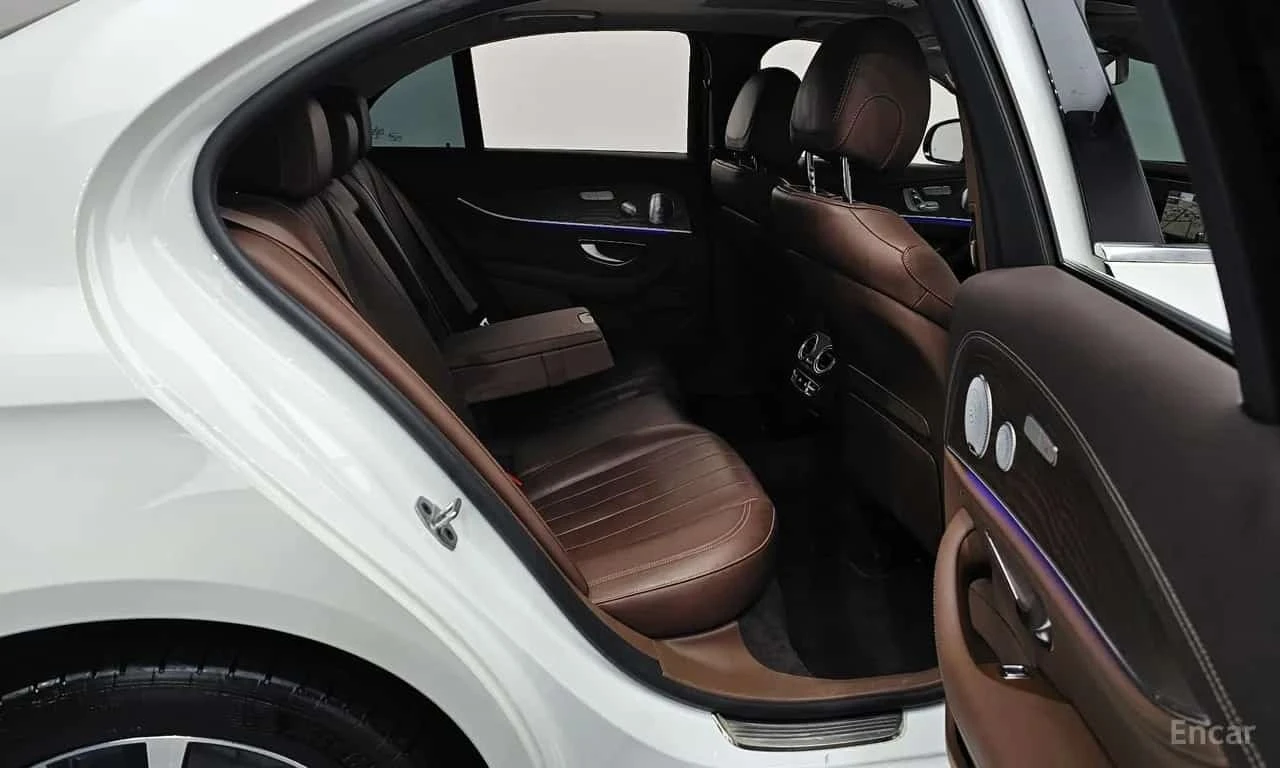 Mercedes-Benz E 300 * E300e 4MATIC Exclusive * , снимка 12 - Автомобили и джипове - 56735401