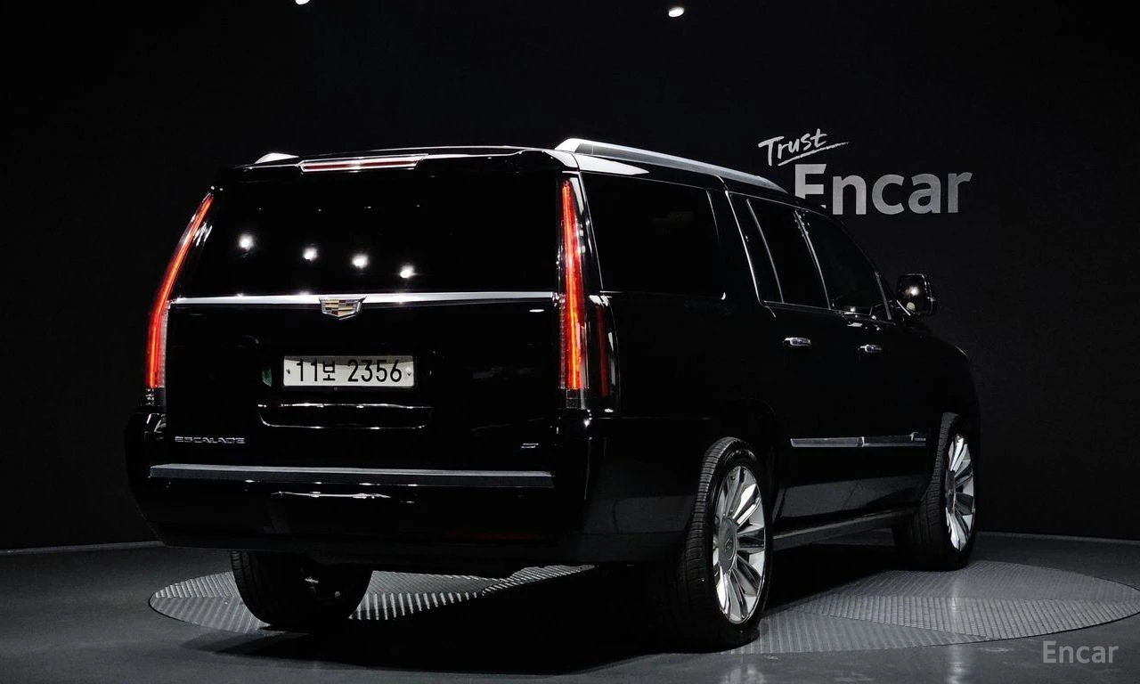 Cadillac Escalade 6.2* V8* ПОДГРЕВ* ОБДУХВАНЕ* МАСАЖ* КЕЙЛЕС* КАМЕРА, снимка 2 - Автомобили и джипове - 54572145