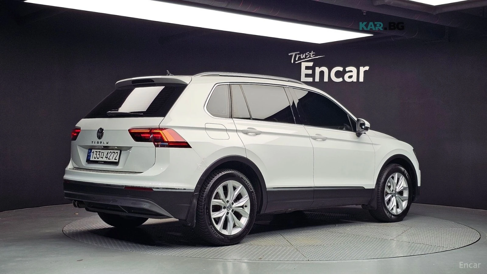 VW Tiguan * ПАНО* KEYLESS* Camera* ПОДГРЕВ* , снимка 2 - Автомобили и джипове - 55087203