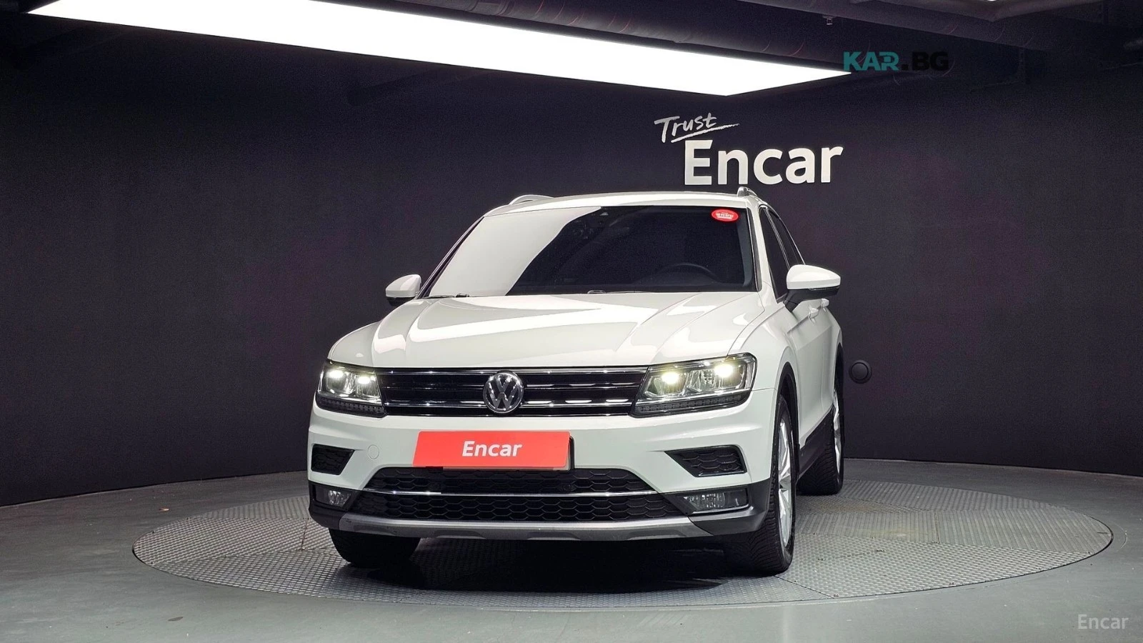 VW Tiguan * ПАНО* KEYLESS* Camera* ПОДГРЕВ* , снимка 3 - Автомобили и джипове - 55087203