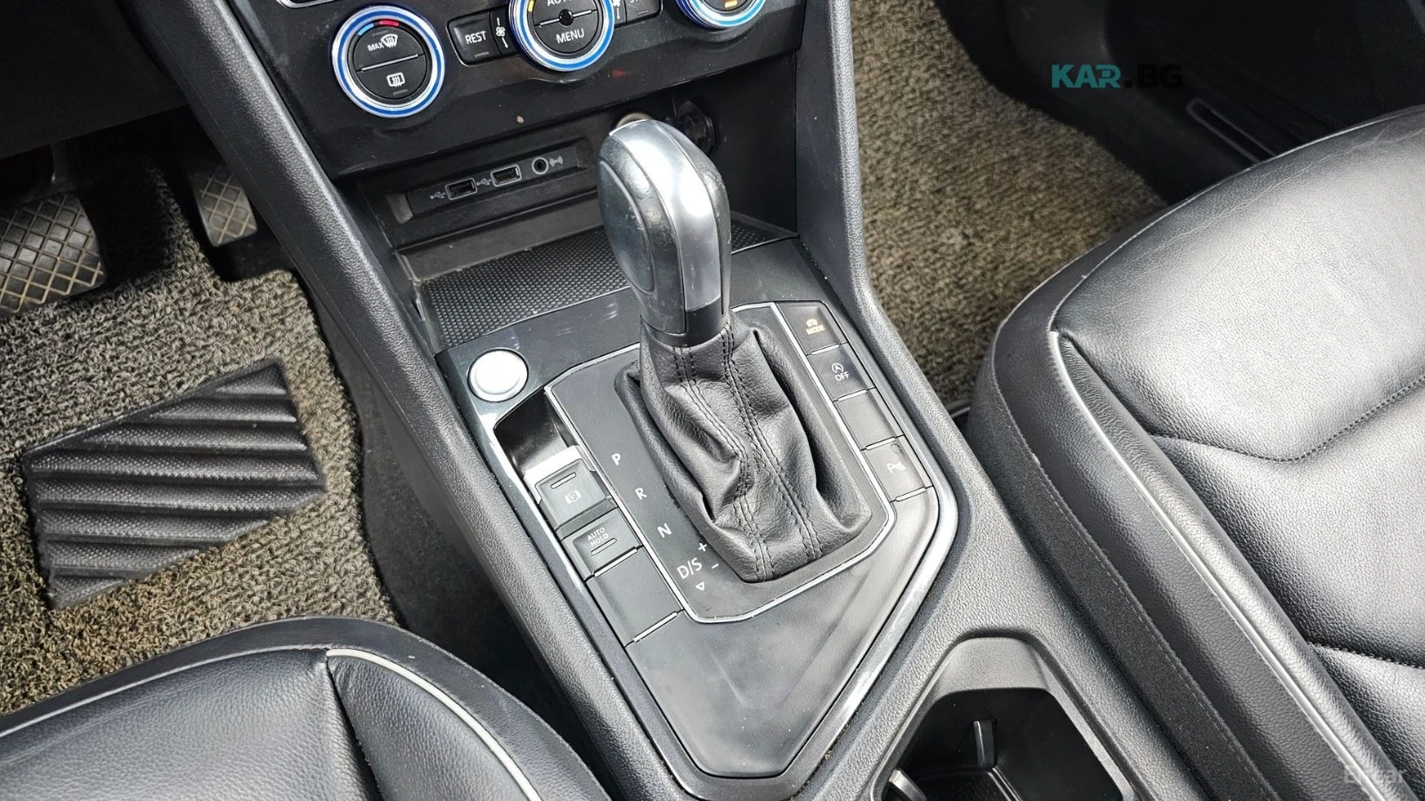 VW Tiguan * ПАНО* KEYLESS* Camera* ПОДГРЕВ* , снимка 9 - Автомобили и джипове - 55087203