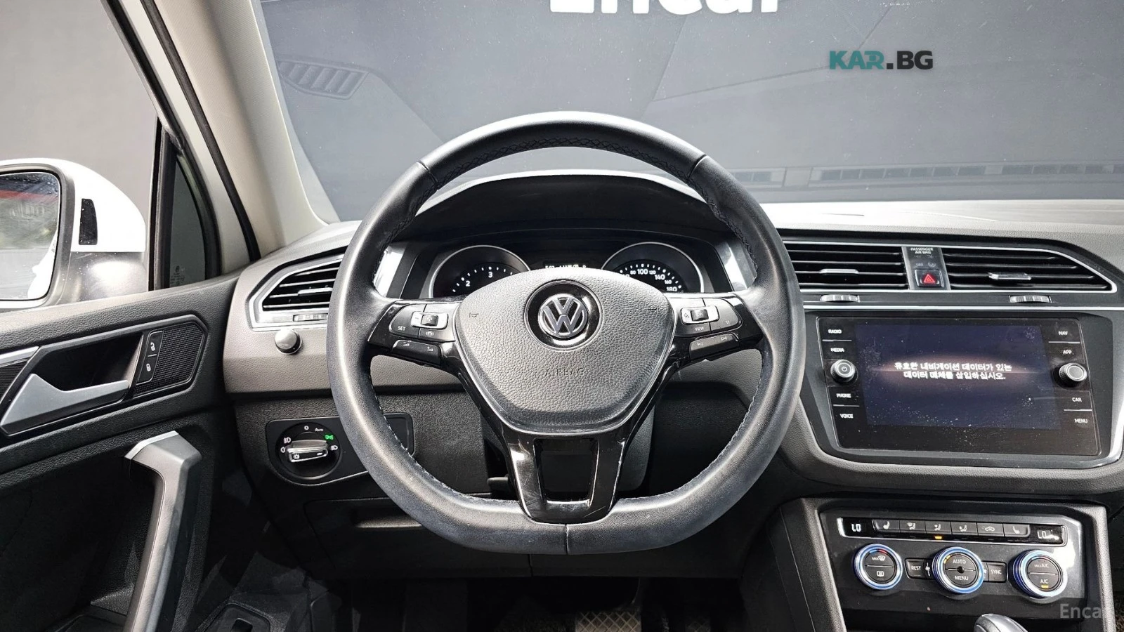 VW Tiguan * ПАНО* KEYLESS* Camera* ПОДГРЕВ* , снимка 12 - Автомобили и джипове - 55087203