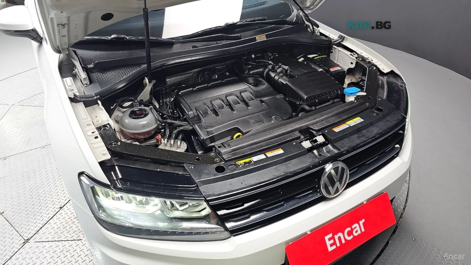 VW Tiguan * ПАНО* KEYLESS* Camera* ПОДГРЕВ* , снимка 6 - Автомобили и джипове - 55087203