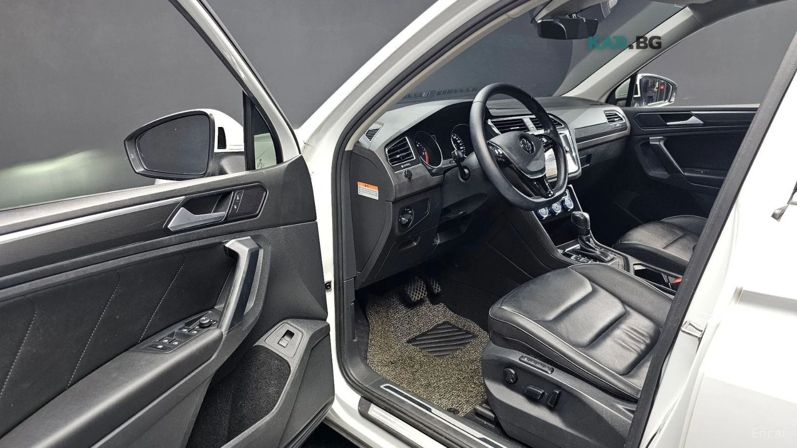 VW Tiguan * ПАНО* KEYLESS* Camera* ПОДГРЕВ* , снимка 10 - Автомобили и джипове - 55087203