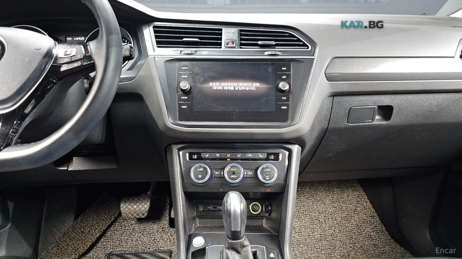 VW Tiguan * ПАНО* KEYLESS* Camera* ПОДГРЕВ* , снимка 13 - Автомобили и джипове - 55087203