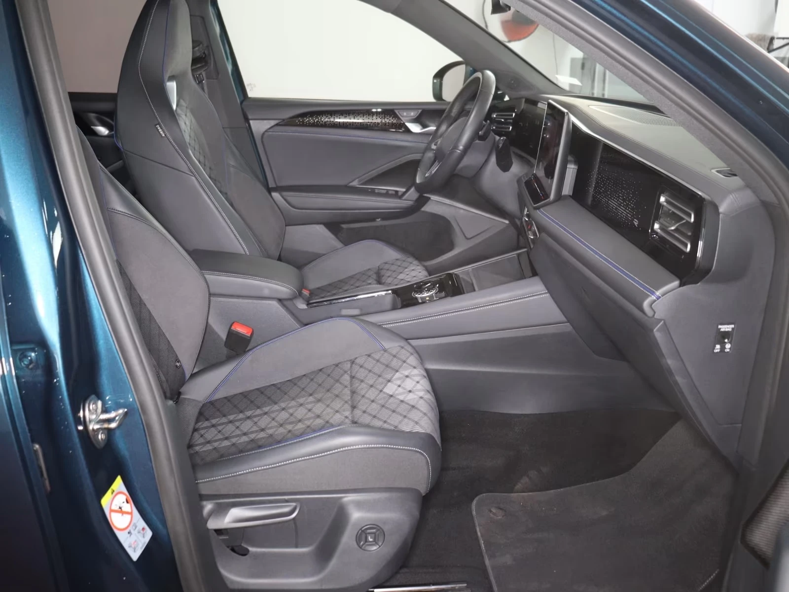 VW Tiguan 2.0 TDI DSG R-LINE CAMERA ACC , снимка 10 - Автомобили и джипове - 55222218