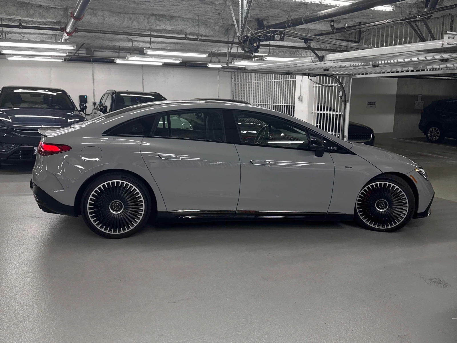 Mercedes-Benz EQE 53 AMG | CARFAX | БЕЗ ЗАБЕЛЕЖКИ, снимка 4 - Автомобили и джипове - 55978484