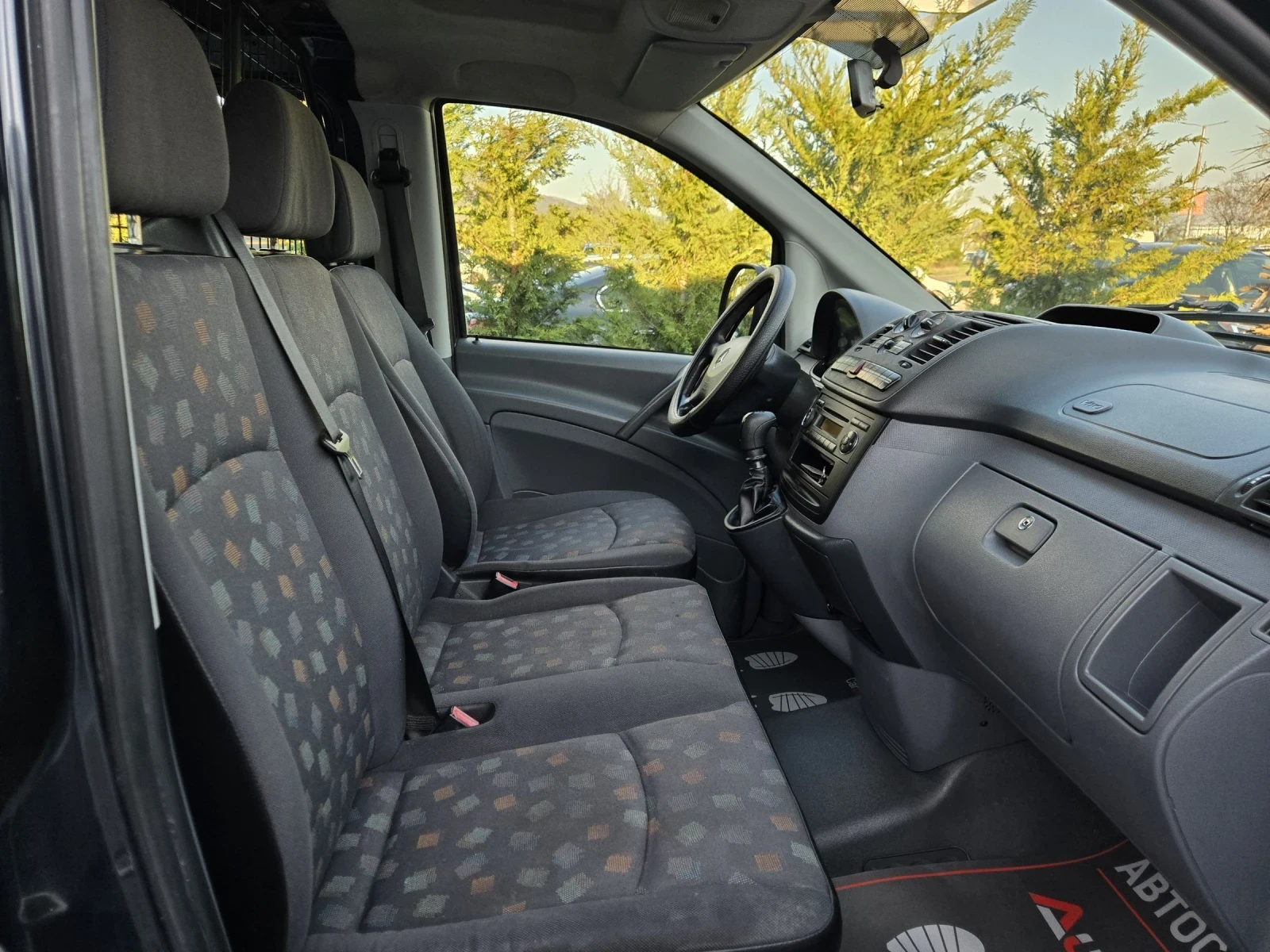 Mercedes-Benz Vito 2.2CDI-116кс= 6ск= ТОВАРЕН= КЛИМАТРОНИК, снимка 11 - Бусове и автобуси - 54115465