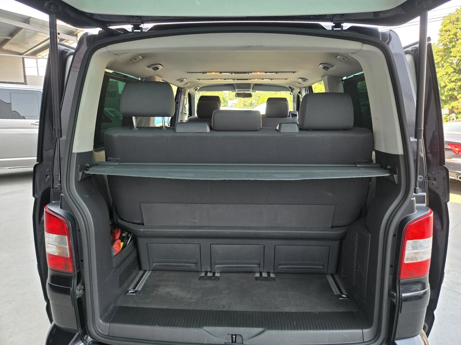 VW Multivan, снимка 13 - Бусове и автобуси - 55804446