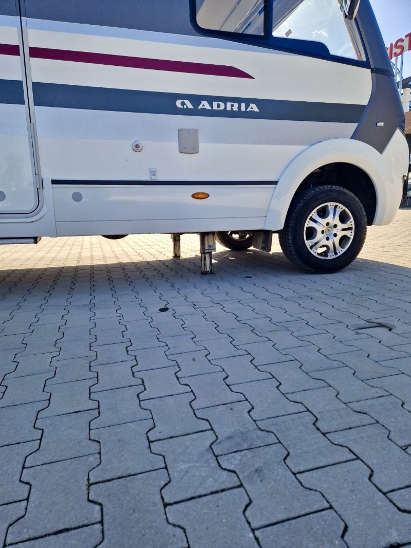 Кемпер Adria Adria Sonik I 700 SBC, снимка 6 - Каравани и кемпери - 44196610