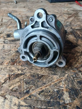RF7J 18 G00 вакум помпа Mazda 6 2.0D , снимка 2