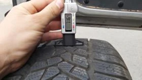 Гуми Зимни 215/50R17, снимка 4