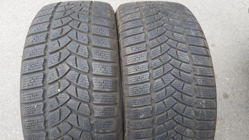 Гуми Зимни 215/50R17, снимка 1 - Гуми и джанти - 29273605