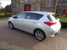 Toyota Auris 1.8 Hybrid , снимка 2