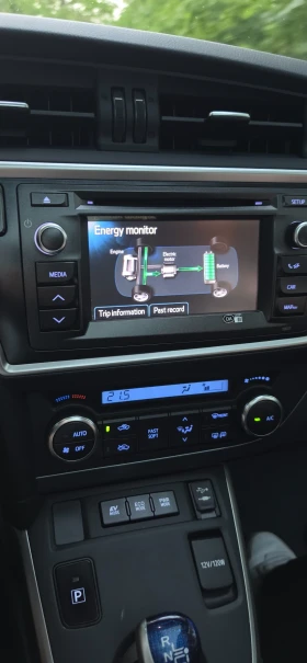 Toyota Auris 1.8 Hybrid , снимка 12