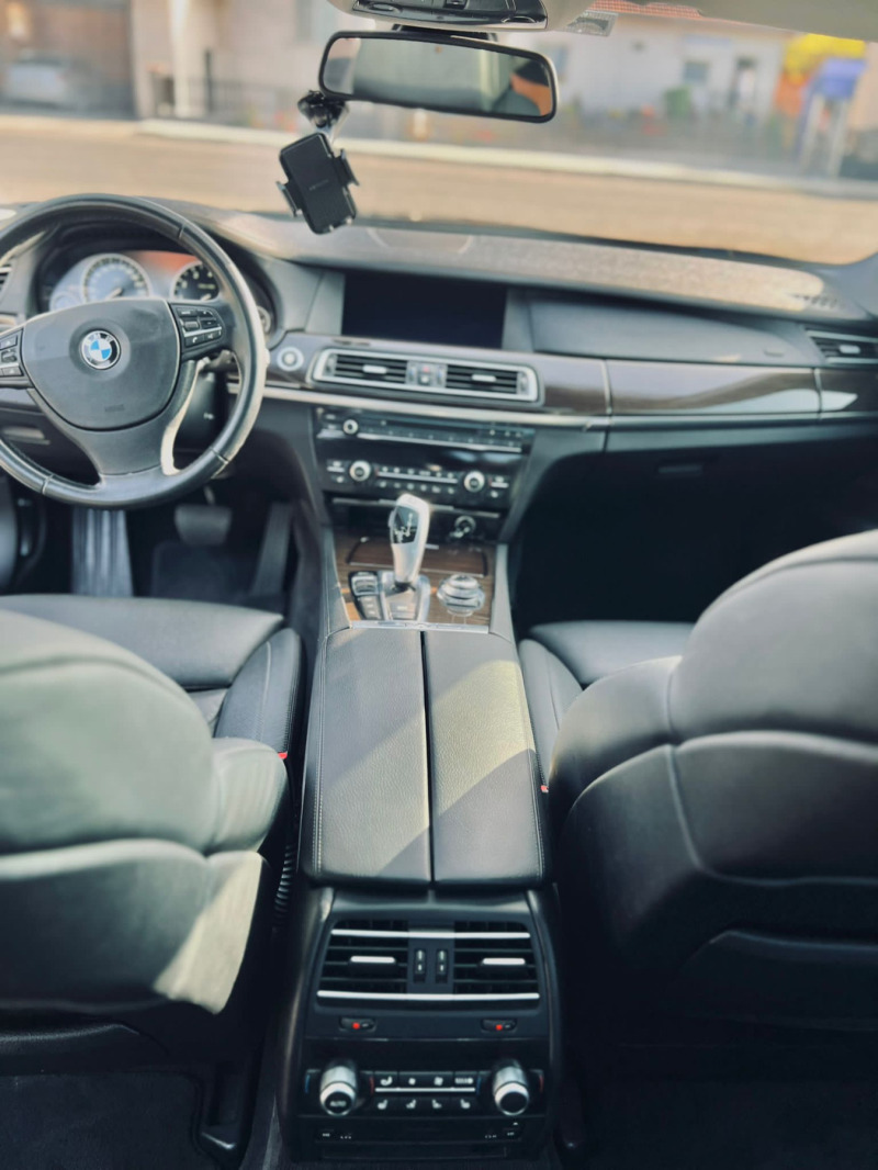 BMW 750, снимка 12 - Автомобили и джипове - 44394361