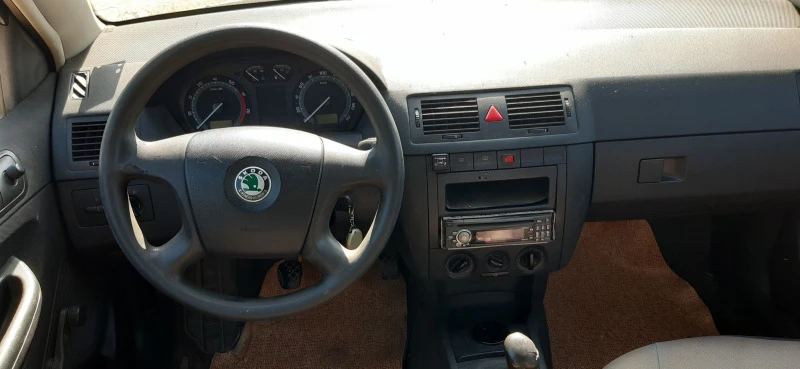 Skoda Fabia 1.2 12V на части !, снимка 4 - Автомобили и джипове - 52884767