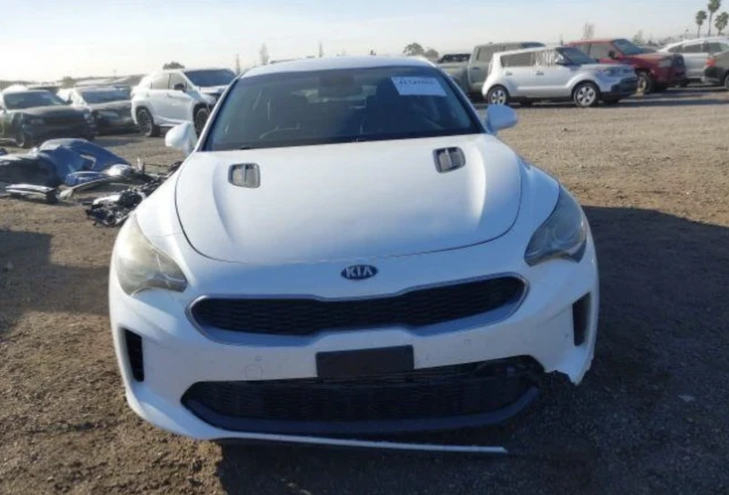 Kia Stinger, снимка 3 - Автомобили и джипове - 49008908