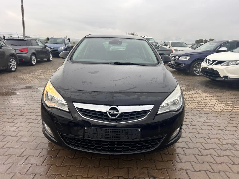 Opel Astra 1.4i EURO 5, снимка 3 - Автомобили и джипове - 51963353