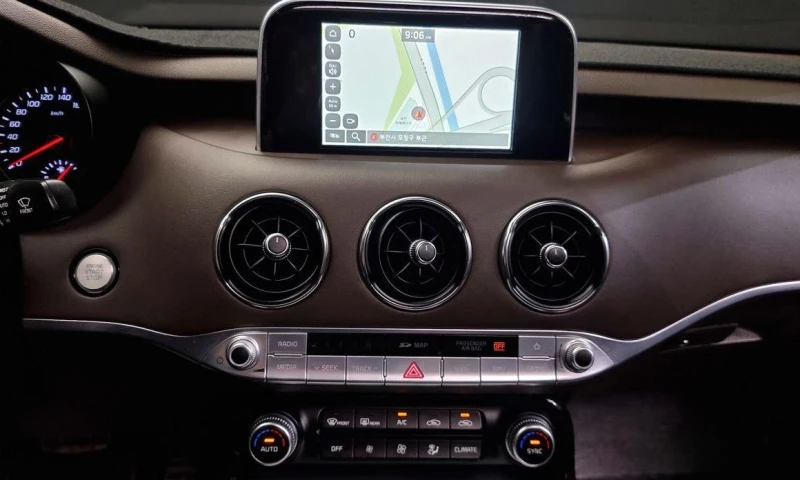 Kia Stinger 2.2 Diesel 2WD * НАЙ-ДОБРА ЦЕНА В БЪЛГАРИЯ* , снимка 9 - Автомобили и джипове - 51966554