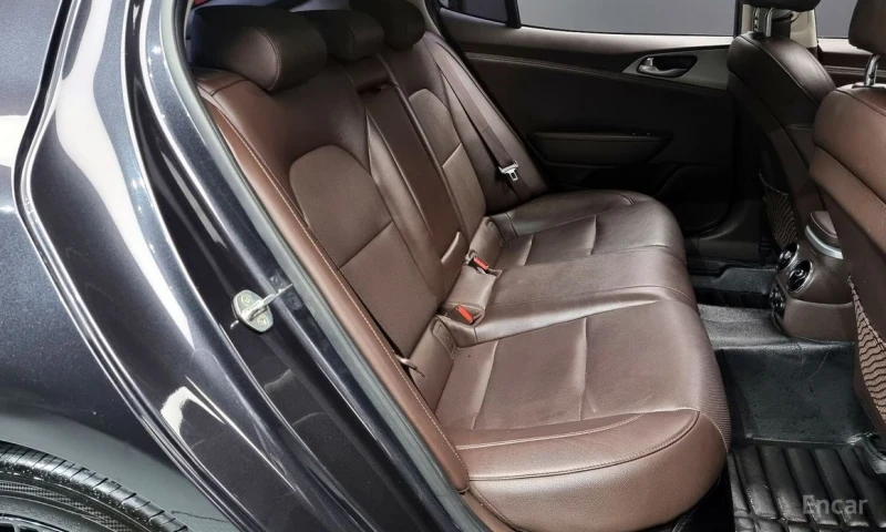 Kia Stinger 2.2 Diesel 2WD * НАЙ-ДОБРА ЦЕНА В БЪЛГАРИЯ* , снимка 13 - Автомобили и джипове - 51966554