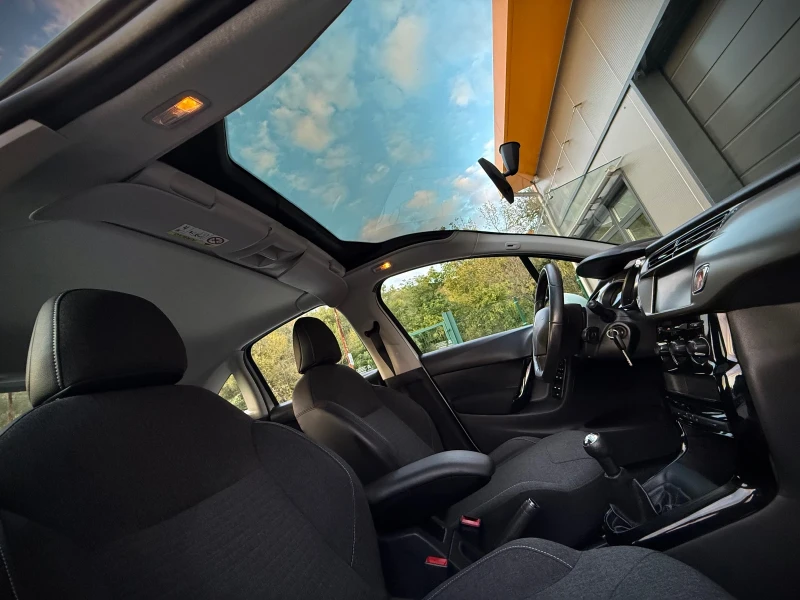 Citroen C3 1.2i * Navi* Panorama* LED* , снимка 12 - Автомобили и джипове - 52003693