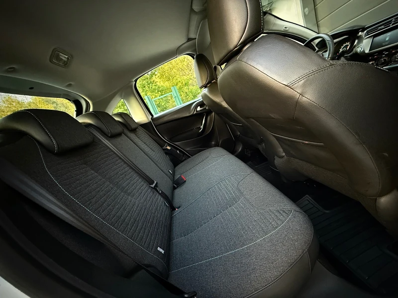 Citroen C3 1.2i * Navi* Panorama* LED* , снимка 10 - Автомобили и джипове - 52003693