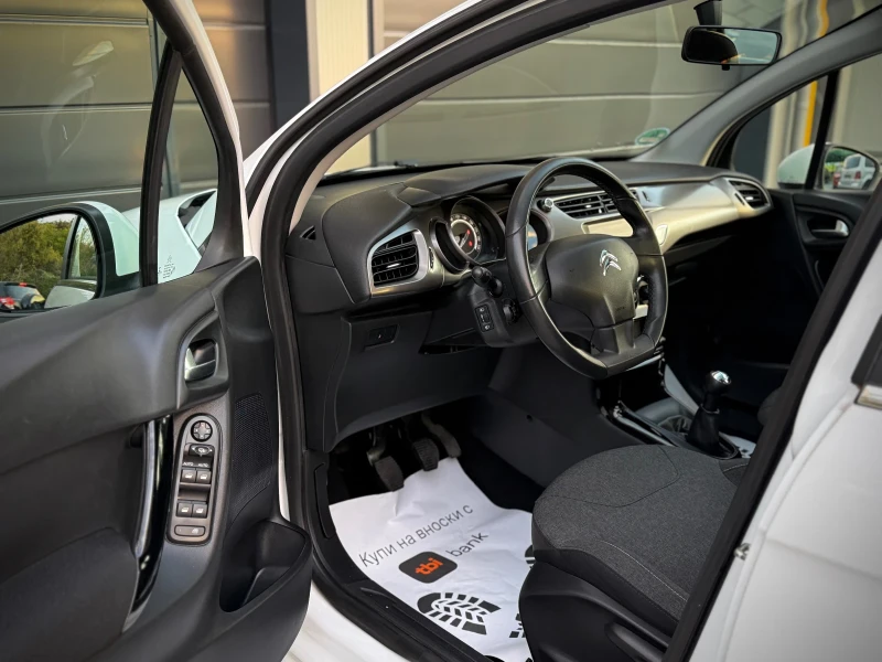 Citroen C3 1.2i * Navi* Panorama* LED* , снимка 7 - Автомобили и джипове - 52003693