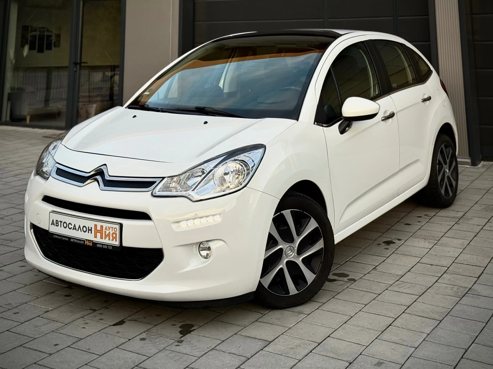 Citroen C3 1.2i * Navi* Panorama* LED* , снимка 1