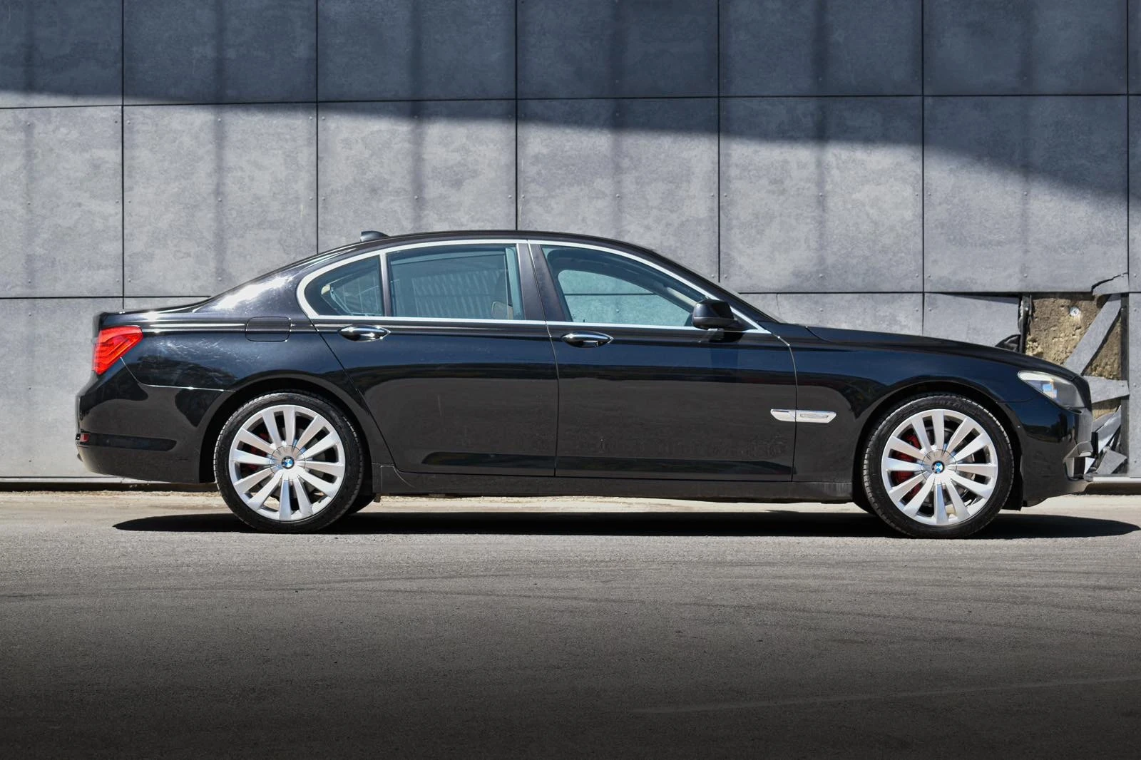 BMW 730 НАПЪЛНО ОБСЛУЖЕНА/СМЕНЕНИ ВЕРИГИ - изображение 5