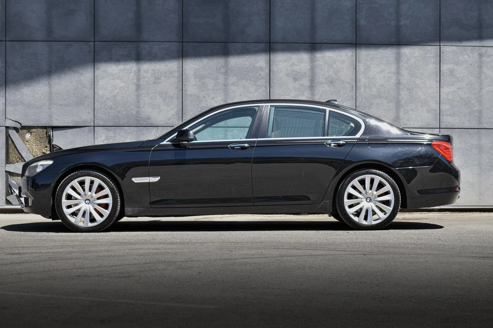 BMW 730 НАПЪЛНО ОБСЛУЖЕНА/СМЕНЕНИ ВЕРИГИ - изображение 6
