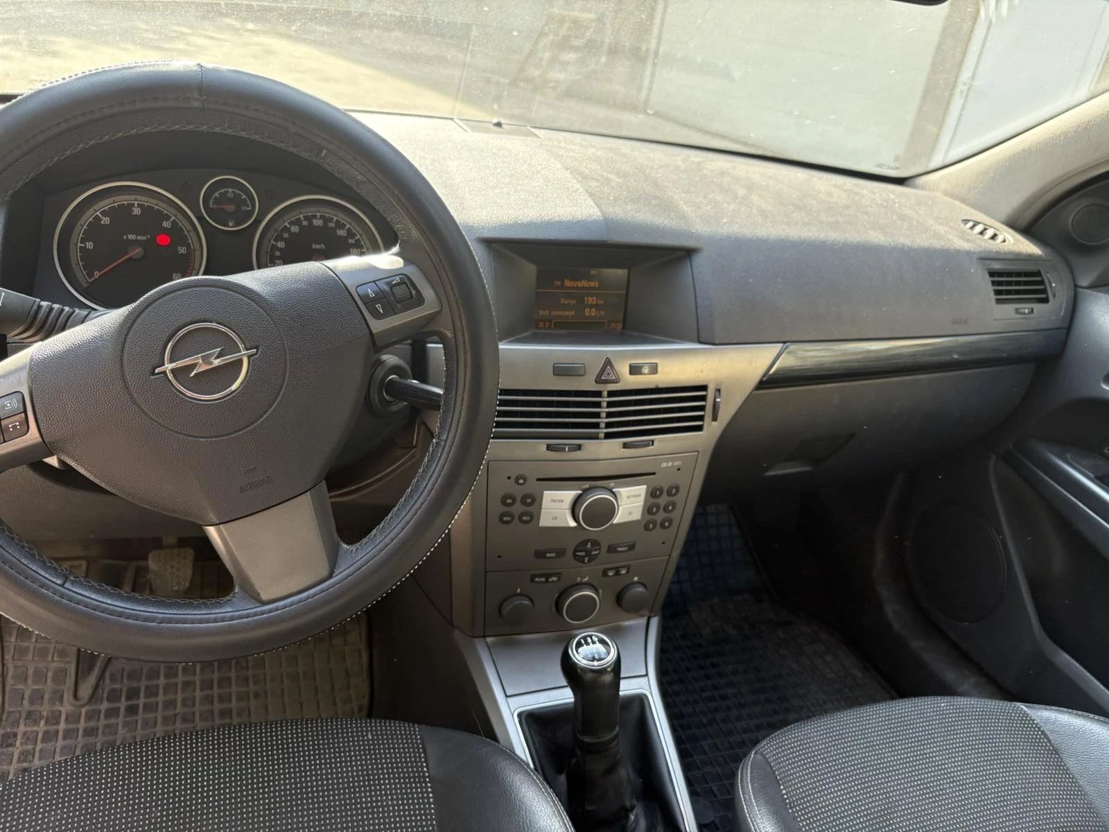Opel Astra H GTC - изображение 2