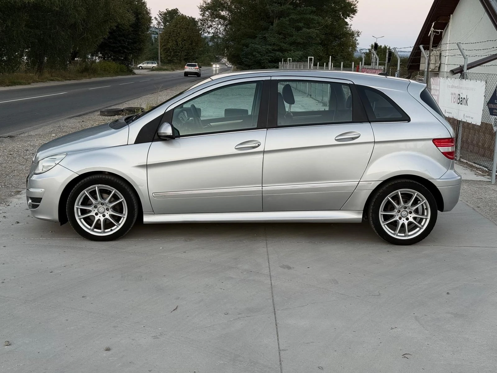 Mercedes-Benz B 200 2.0 CDI Premium/Навигация/6ск/Собствен лизинг - изображение 7