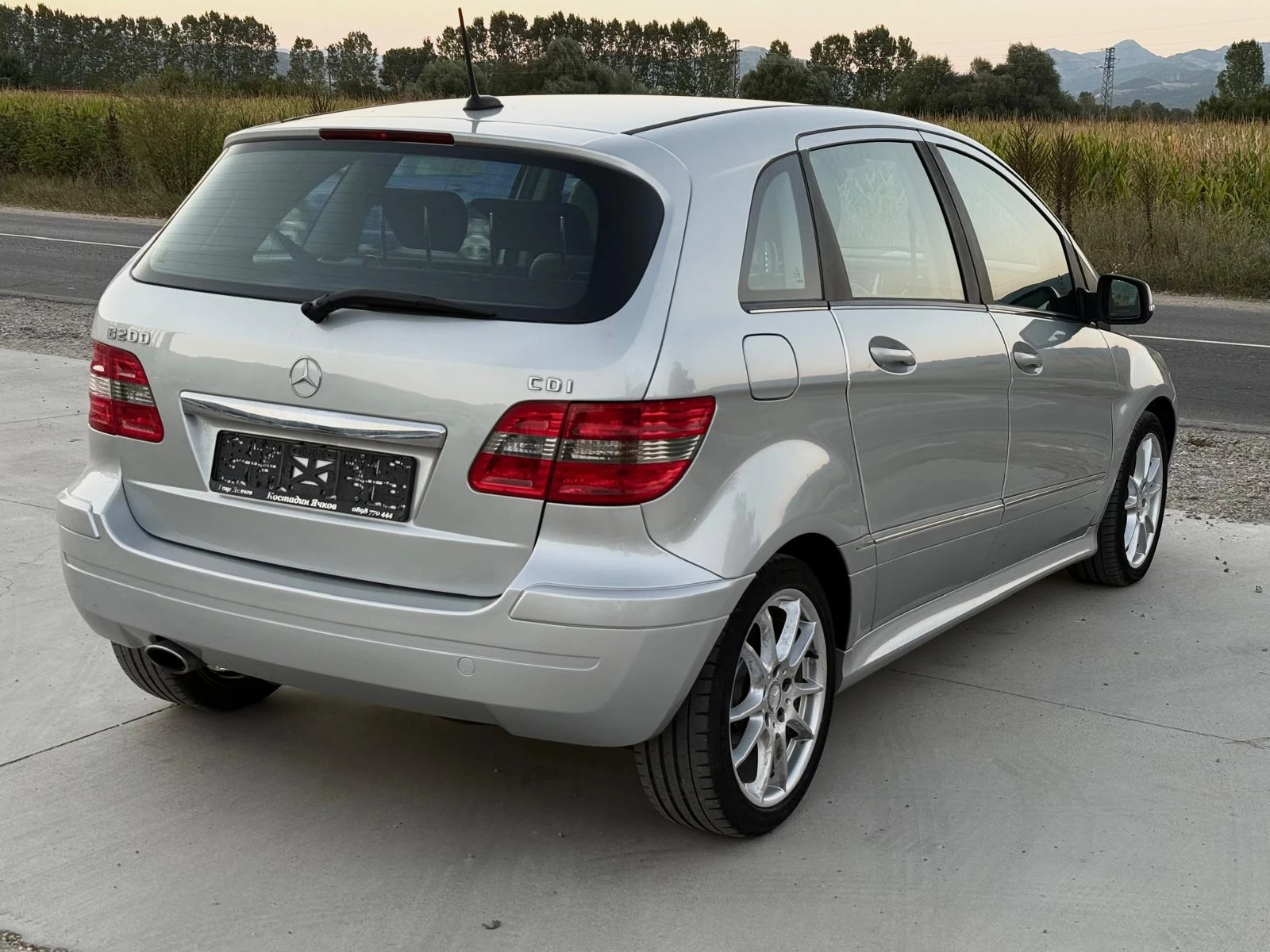 Mercedes-Benz B 200 2.0 CDI Premium/Навигация/6ск/Собствен лизинг - изображение 4