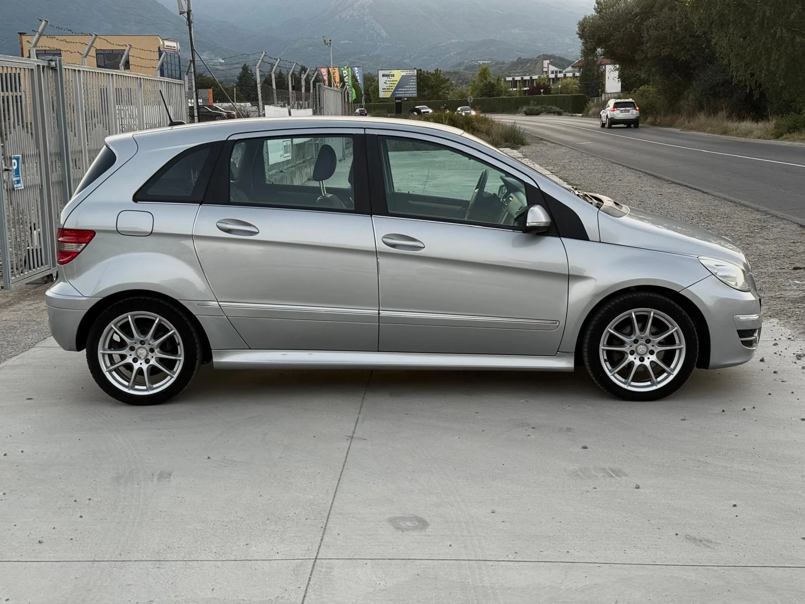 Mercedes-Benz B 200 2.0 CDI Premium/Навигация/6ск/Собствен лизинг - изображение 3