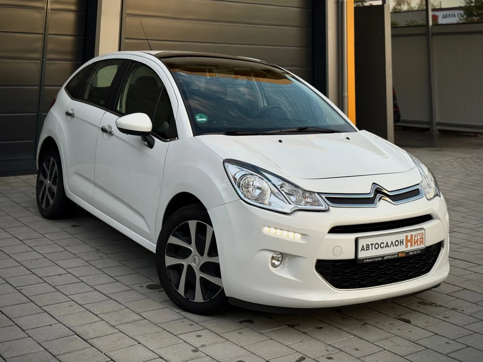 Citroen C3 1.2i * Navi* Panorama* LED*  - изображение 3