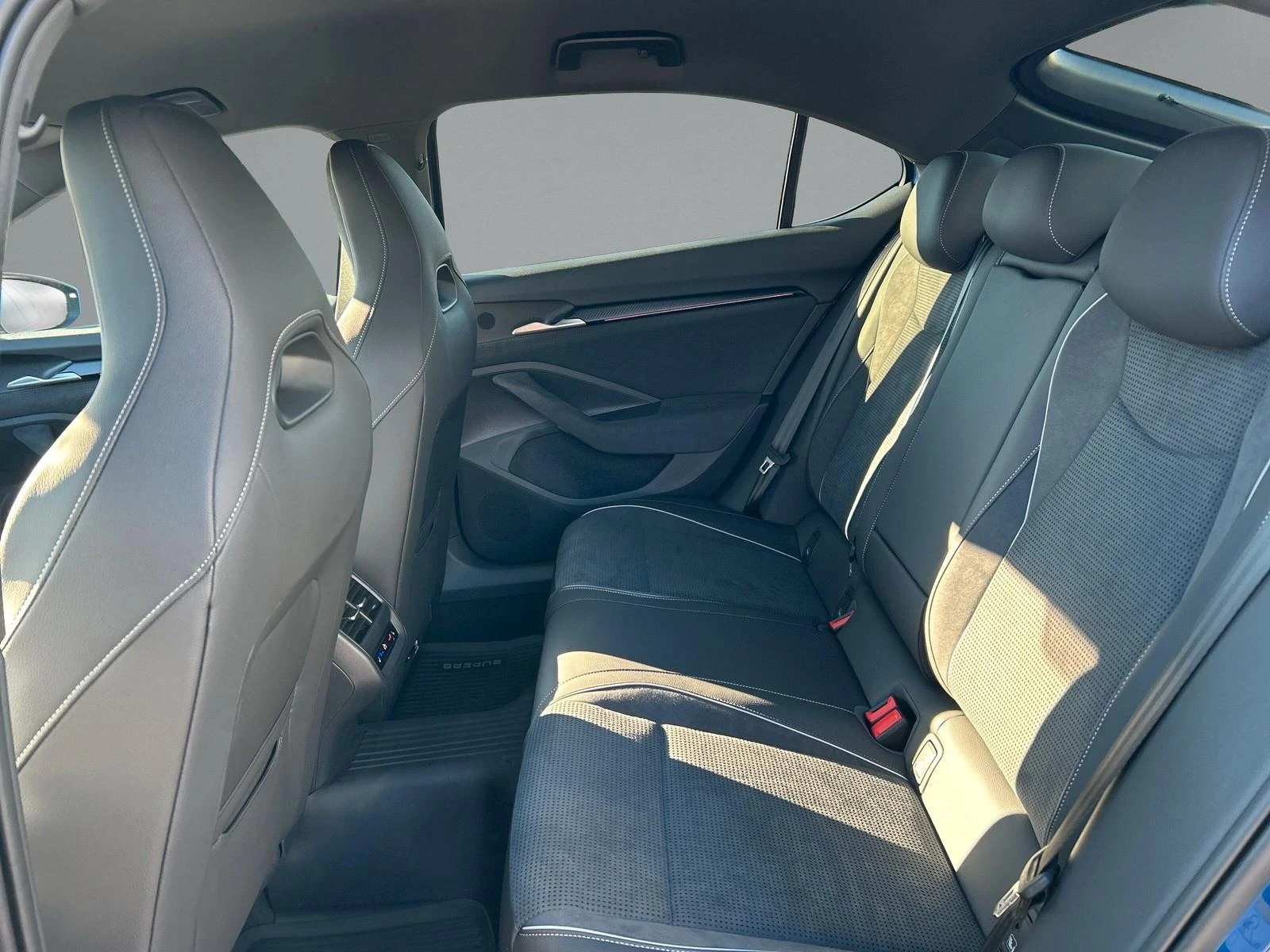 Skoda Superb 2.0TSI* SPORT-LINE* DISTR* HEAD-UP* MEMORY* CANTON | Mobile.bg   12