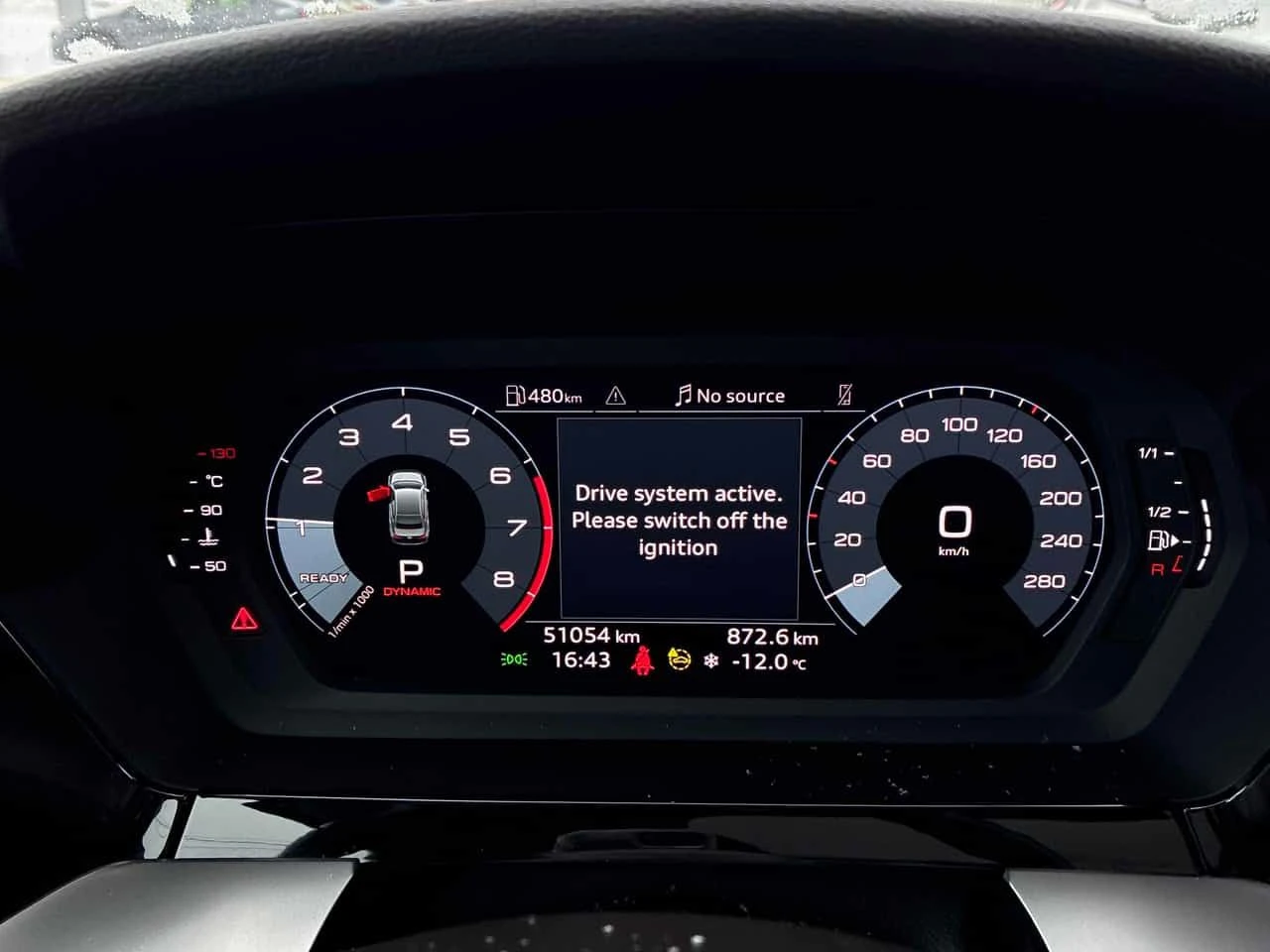 Audi A3 * KOMFORT * CARFAX * ПАНОРАМА * KEYLESS * ПОДГРЕВИ - изображение 6