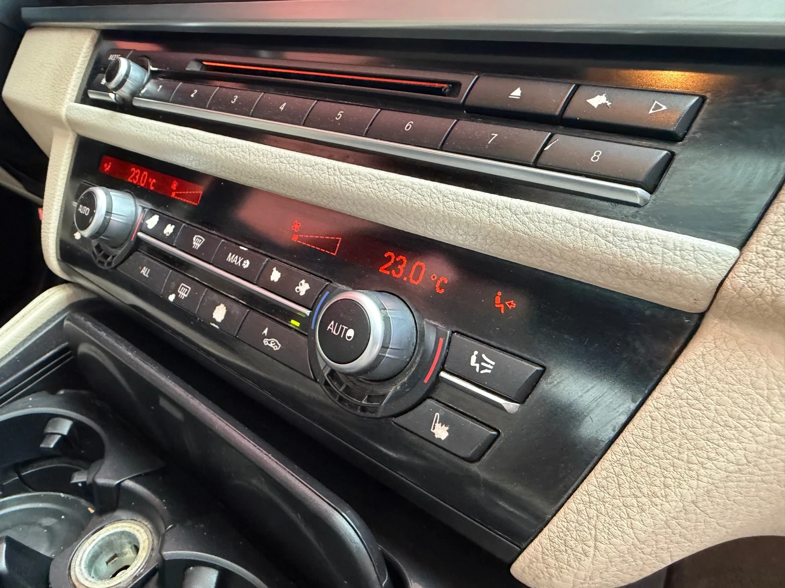 BMW 530 M* Пакет* 3.0D* КОЖА* 8ск, снимка 12 - Автомобили и джипове - 53999883