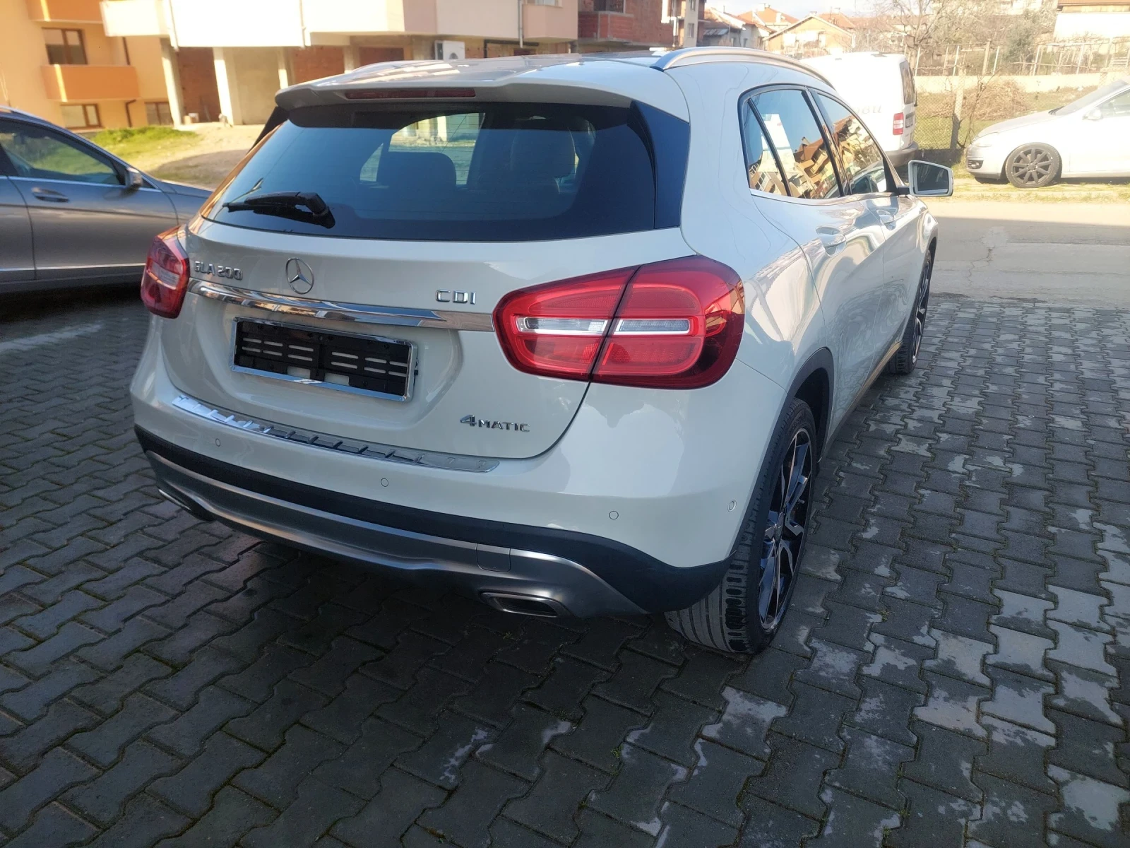 Mercedes-Benz GLA 200, снимка 4 - Автомобили и джипове - 54097940