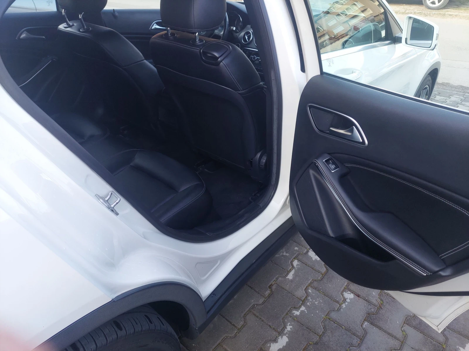 Mercedes-Benz GLA 200, снимка 13 - Автомобили и джипове - 54097940