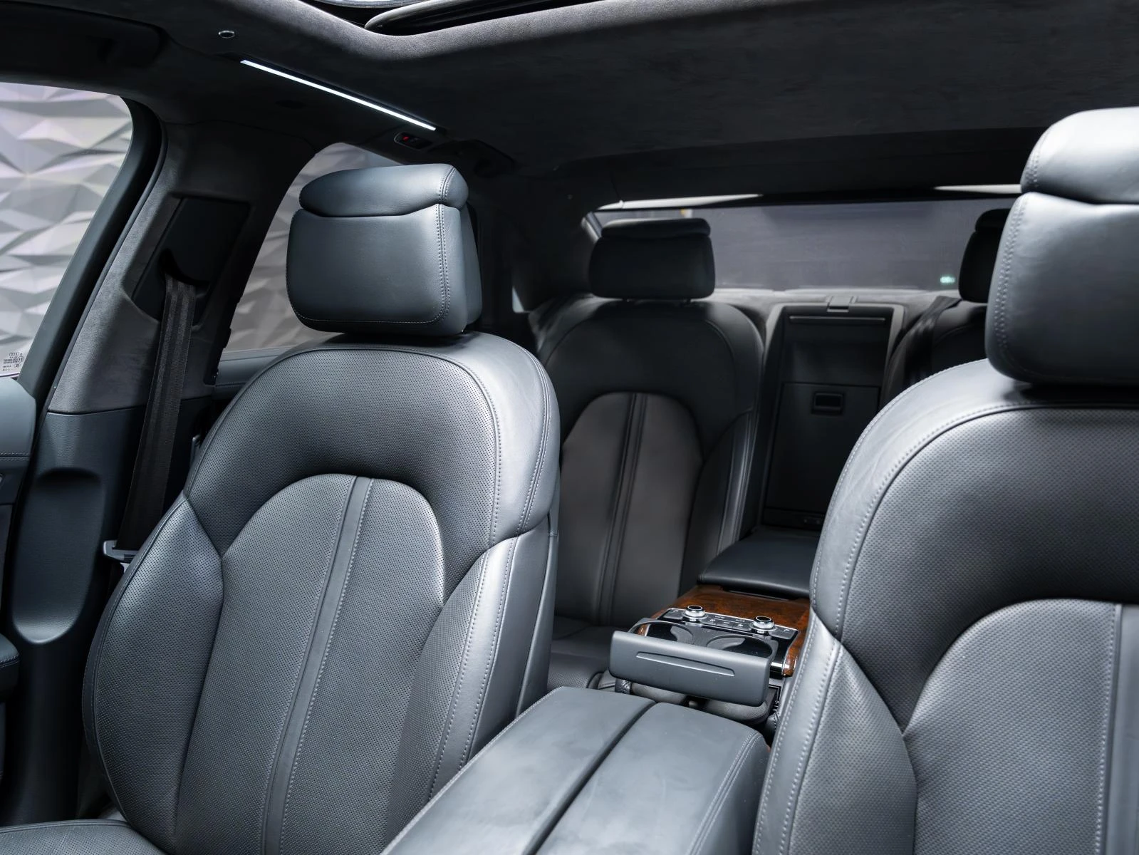 Audi A8 QUATTRO* B&O* CAM* MASSAGE* HUD* ОБДУХВ* , снимка 10 - Автомобили и джипове - 54266419