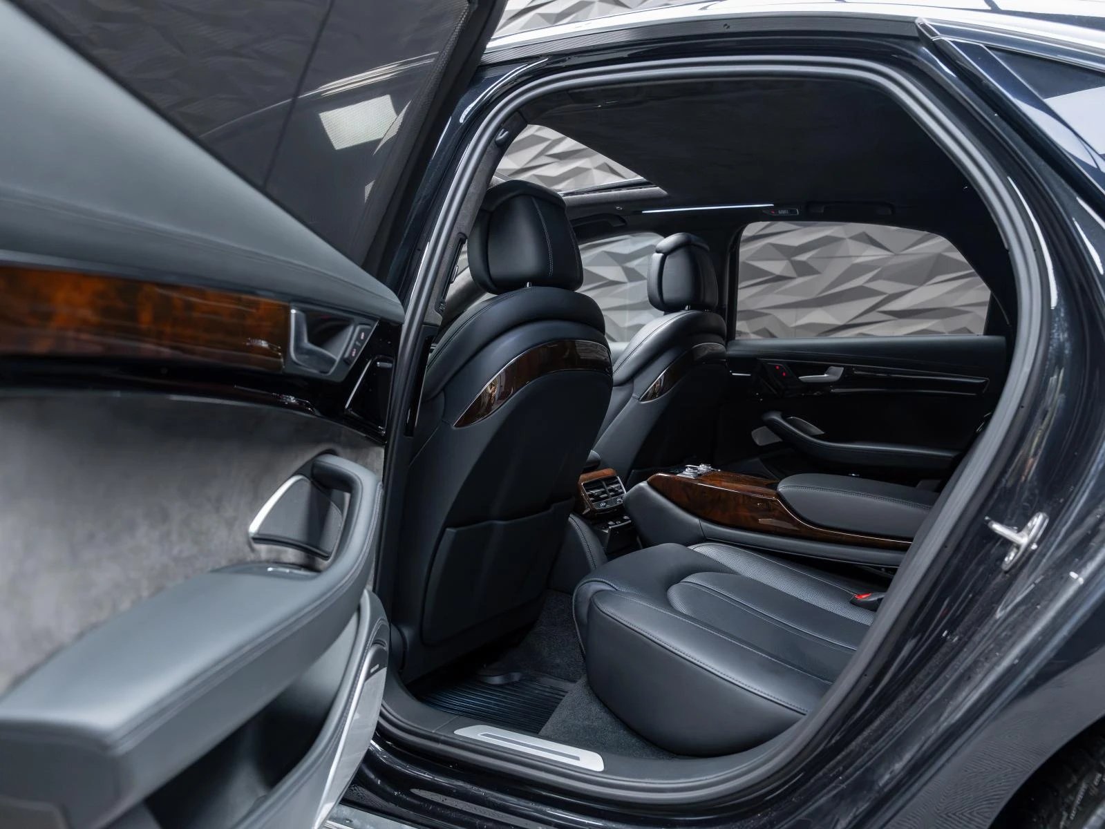 Audi A8 QUATTRO* B&O* CAM* MASSAGE* HUD* ОБДУХВ* , снимка 17 - Автомобили и джипове - 54266419