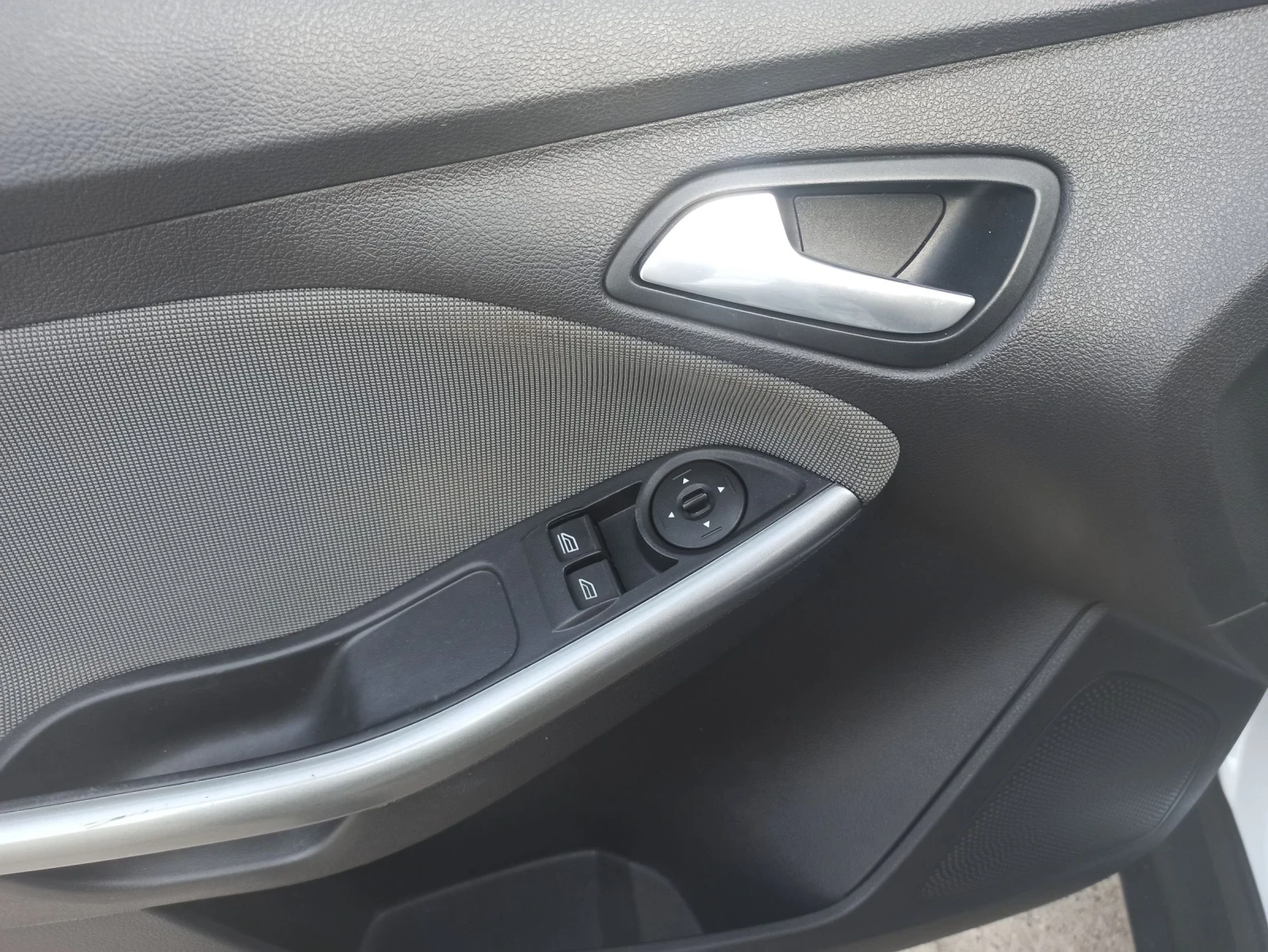 Ford Focus 1.0, снимка 9 - Автомобили и джипове - 54268812