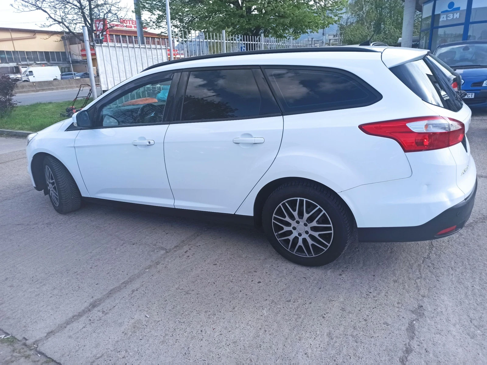Ford Focus 1.0, снимка 6 - Автомобили и джипове - 54268812