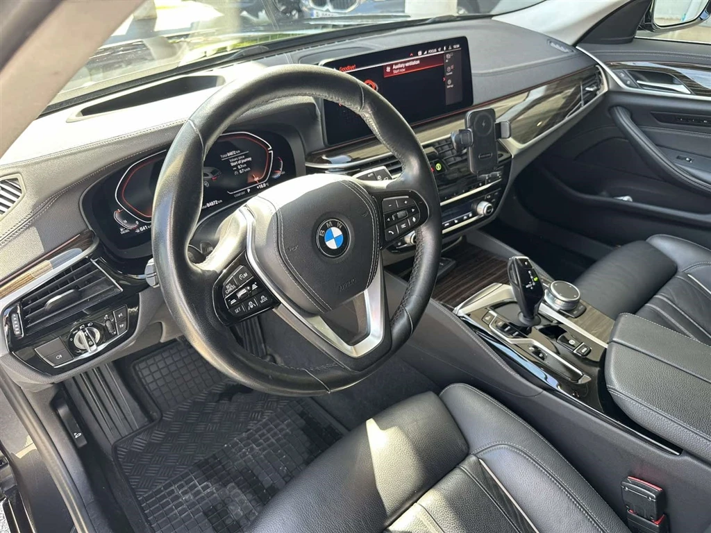 BMW 530 xDrive, снимка 6 - Автомобили и джипове - 54702839