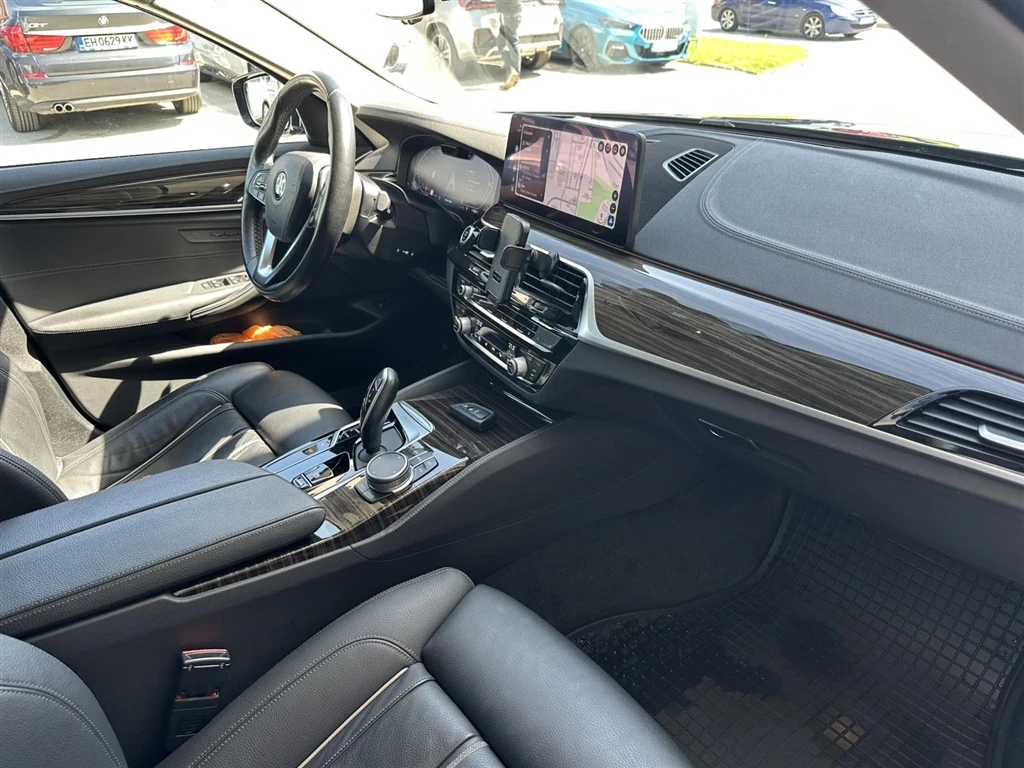 BMW 530 xDrive, снимка 8 - Автомобили и джипове - 54702839