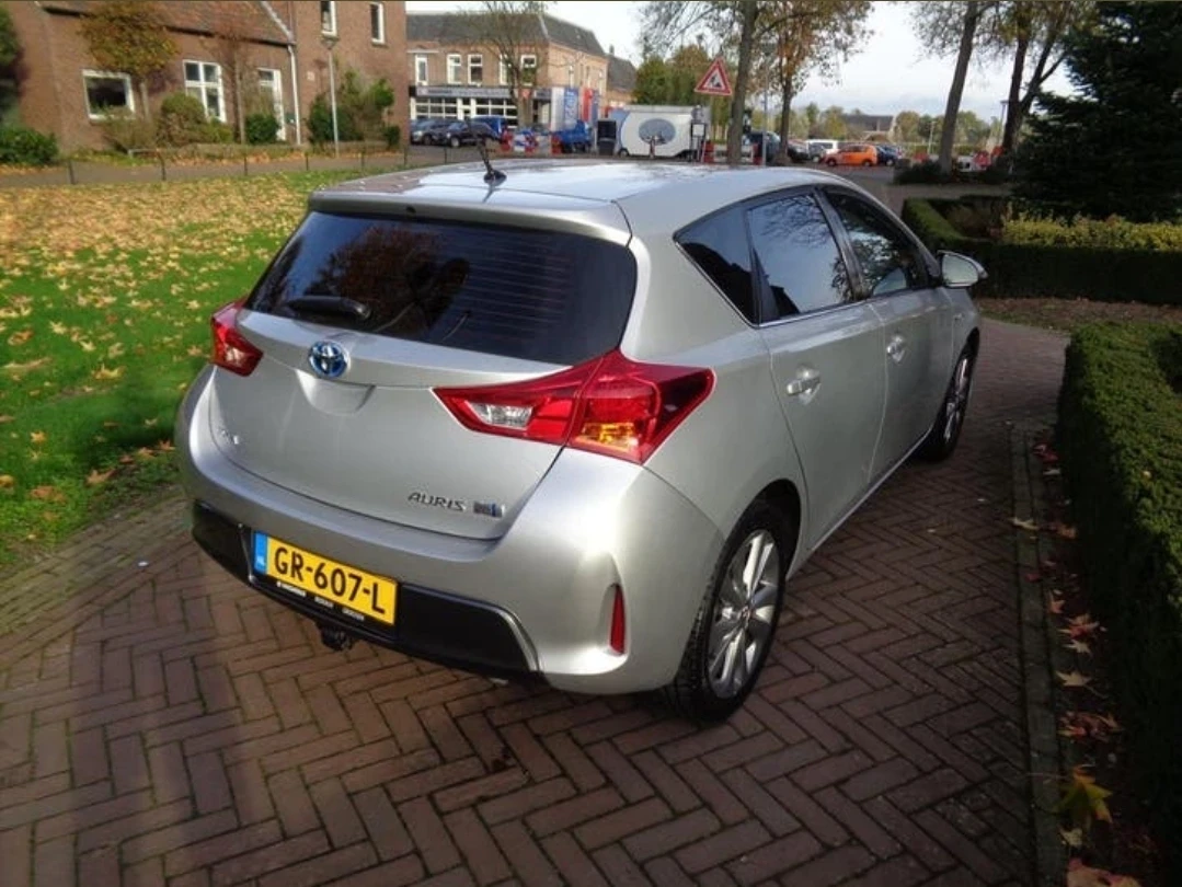 Toyota Auris 1.8 Hybrid , снимка 3 - Автомобили и джипове - 54984815