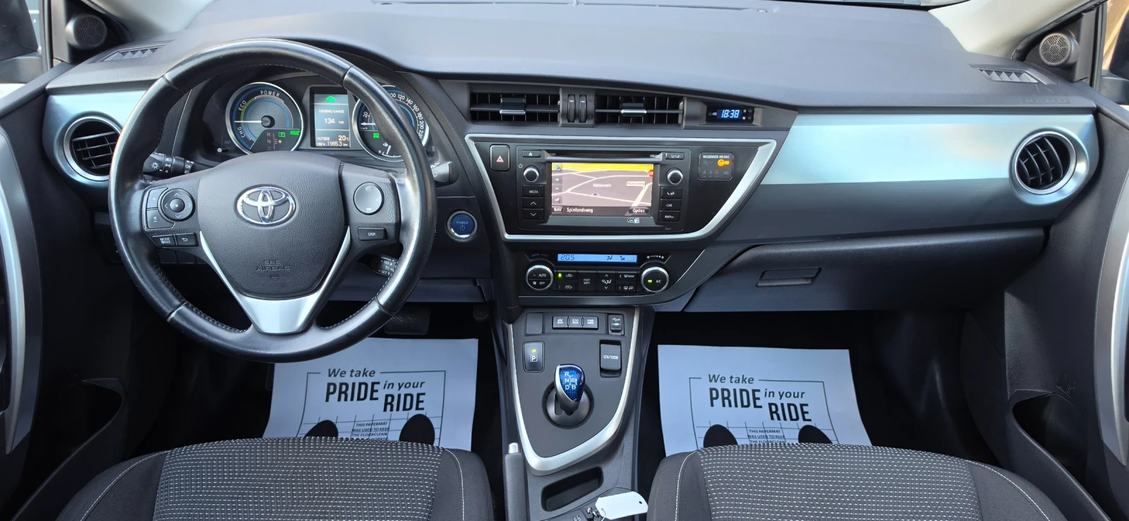 Toyota Auris 1.8 Hybrid , снимка 13 - Автомобили и джипове - 54984815